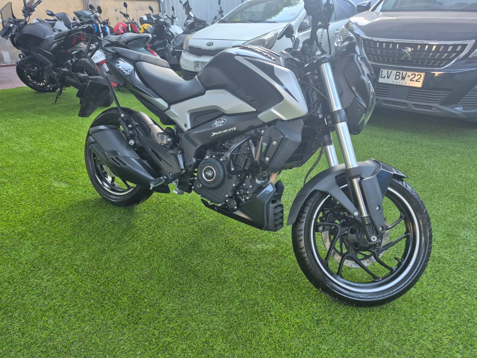 BAJAJ DOMINAR 250 2023