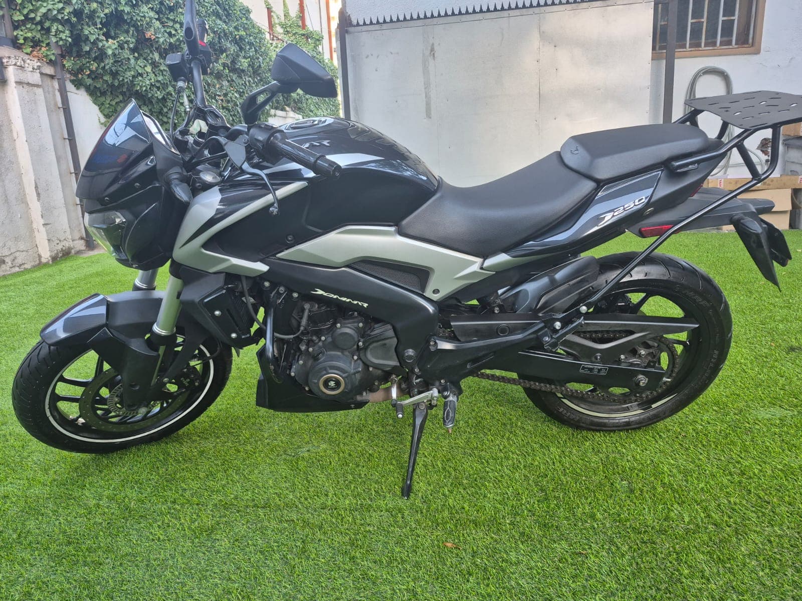 BAJAJ DOMINAR 250 2023 8