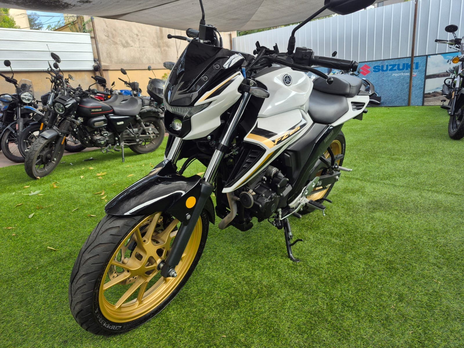 YAMAHA FZN 250 2026 5