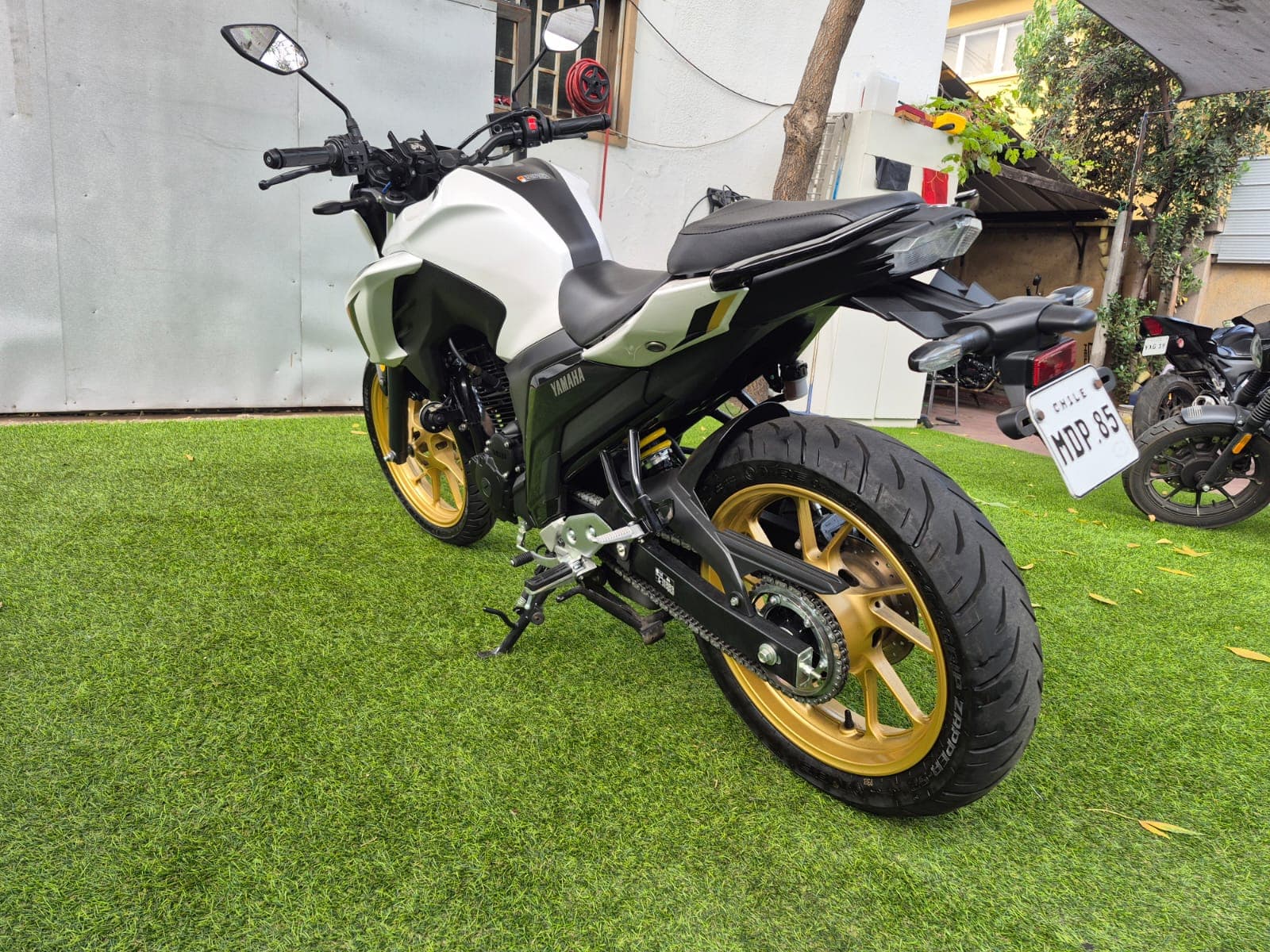 YAMAHA FZN 250 2026 8