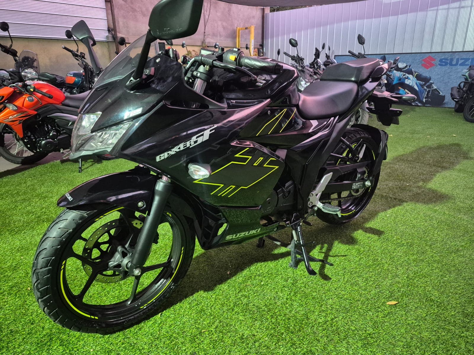 SUZUKI GIXXER FRF 2024 RACER 2