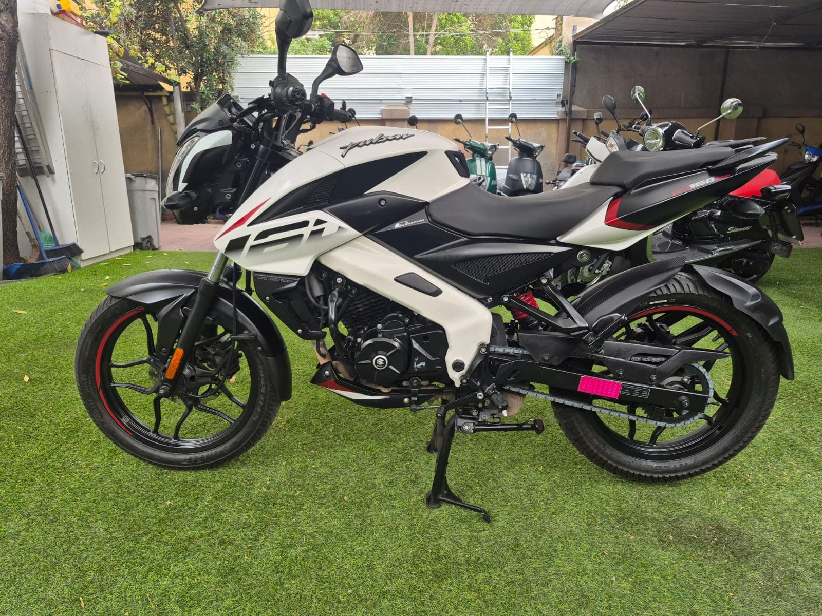 BAJAJ PULSAR NS160 2023 4