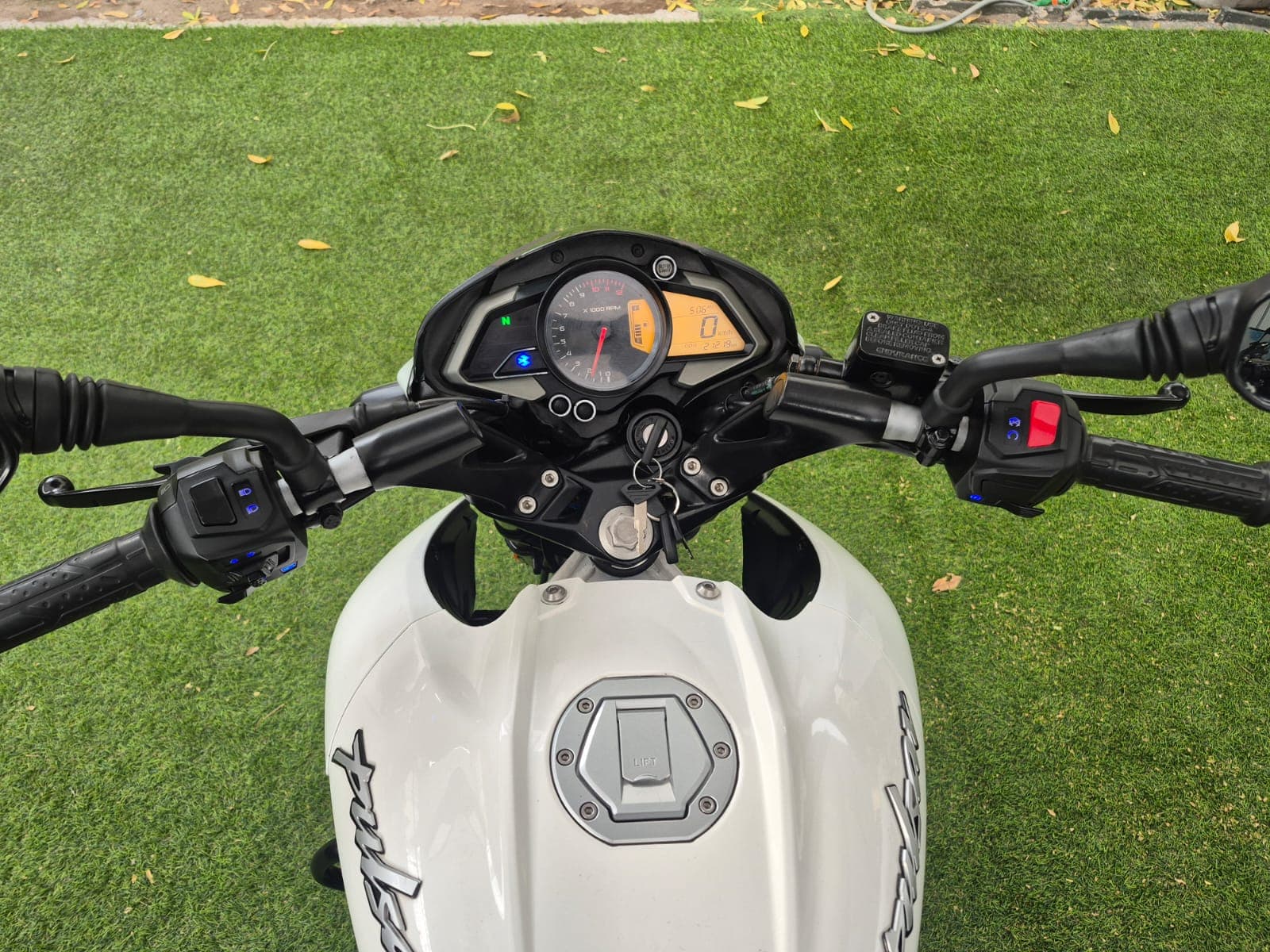 BAJAJ PULSAR NS160 2023 7