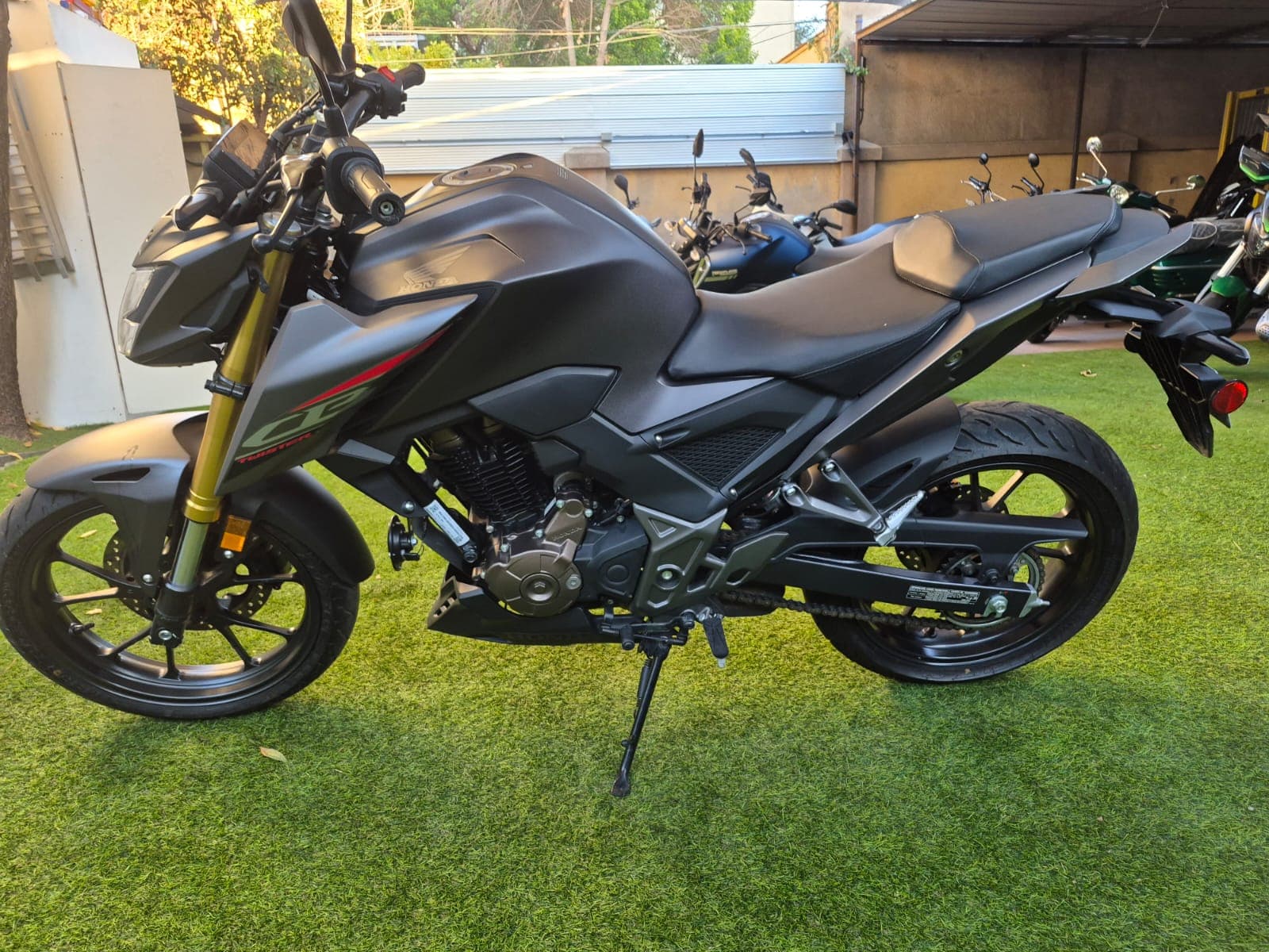 Honda CB300 Twister 2026 - Pronto Disponible! 9