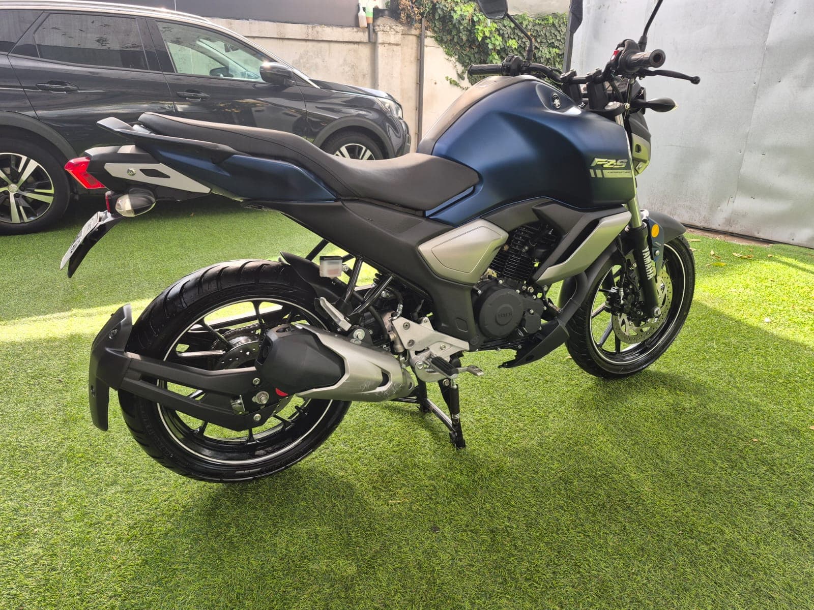 Yamaha FZS 2025 - Pronto Disponible! 2