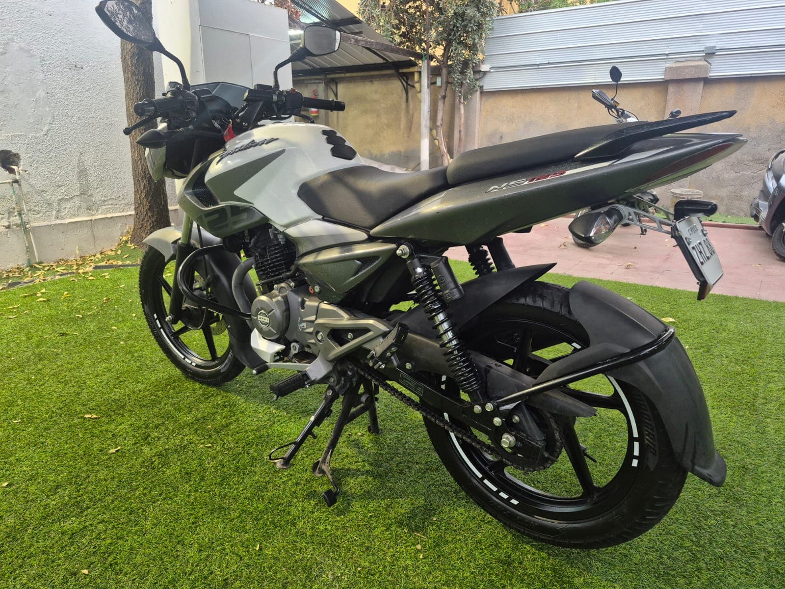 Bajaj Pulsar ns125 año 2025 4