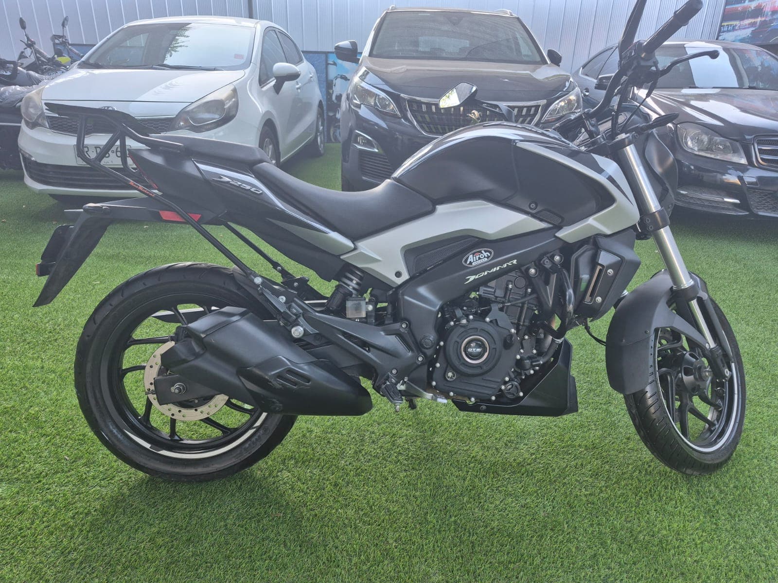 BAJAJ DOMINAR 250 2023 2