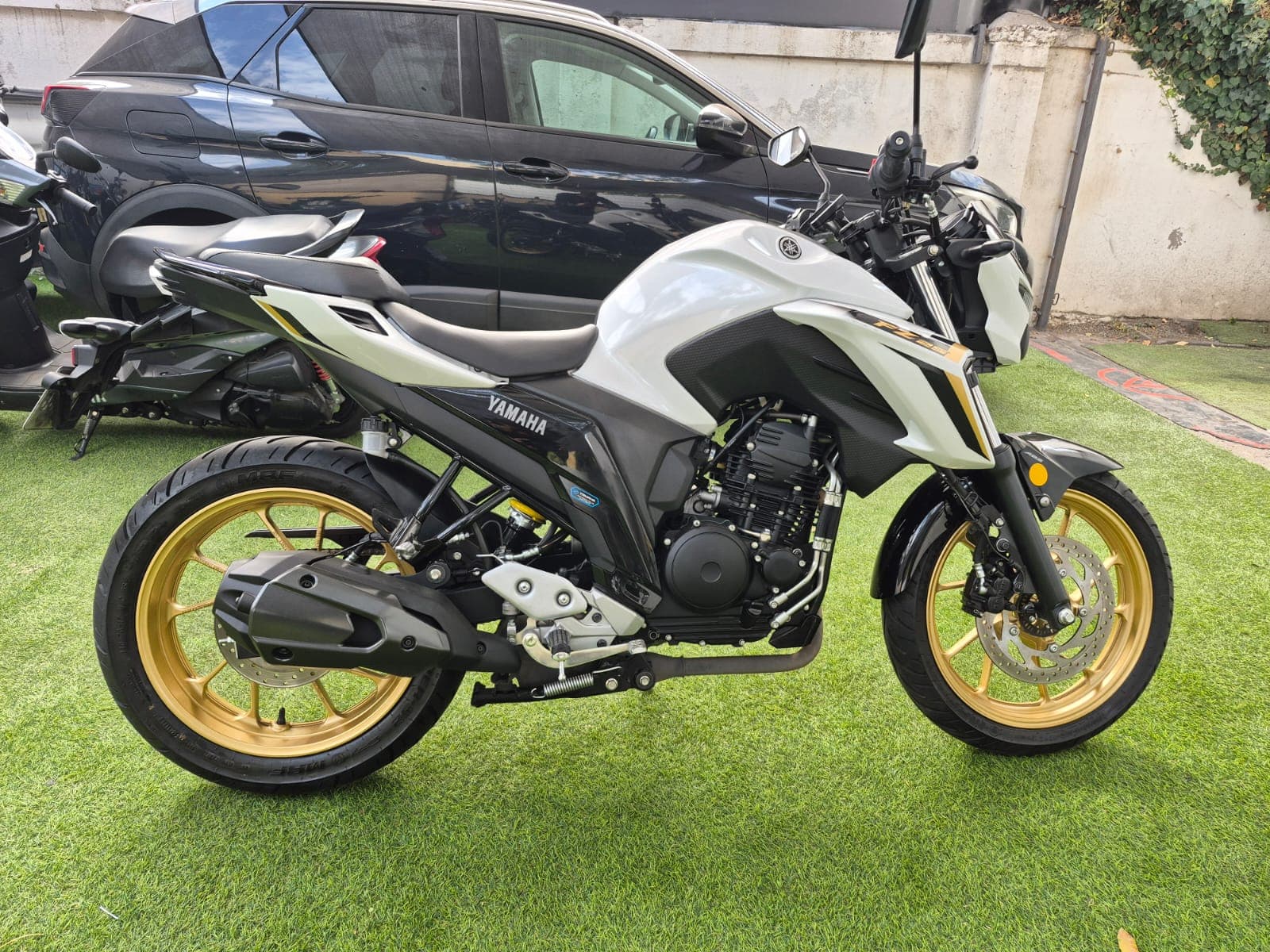 YAMAHA FZN 250 2026 2