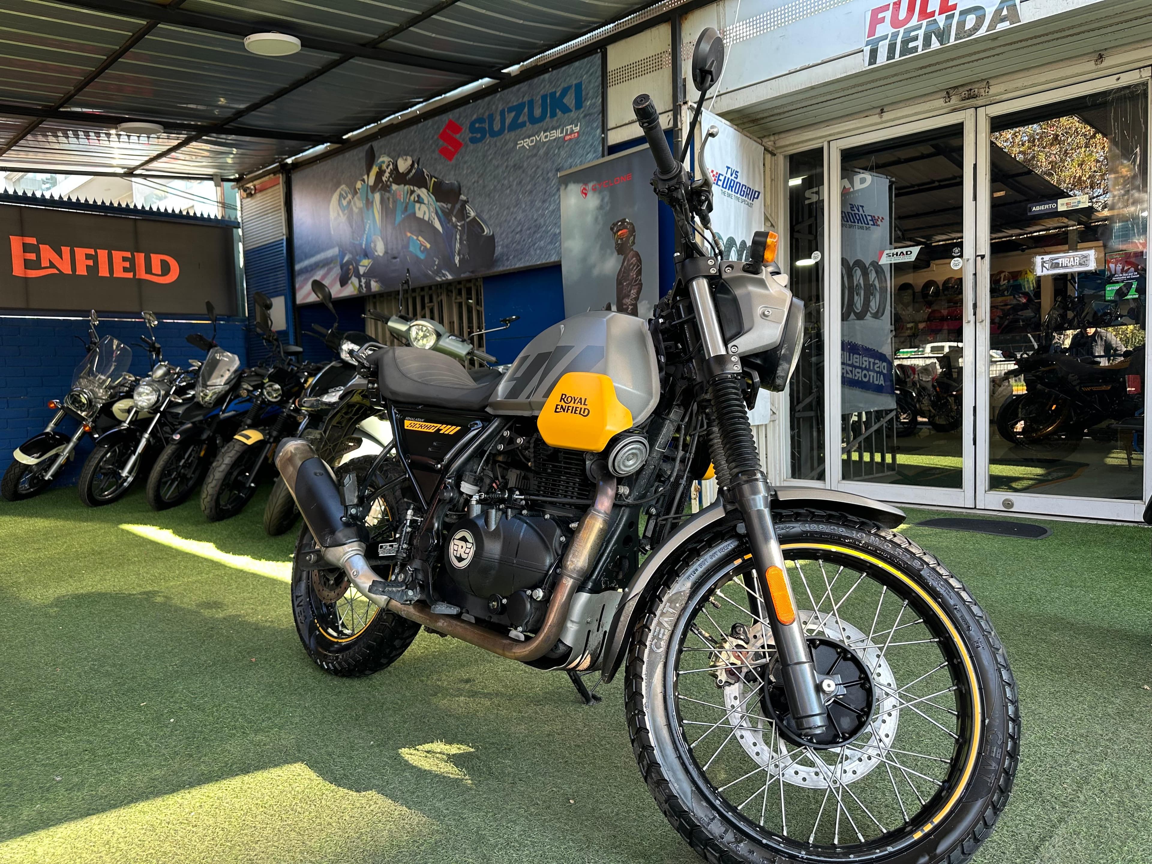 ROYAL ENFIELD SCRAM 411 2024