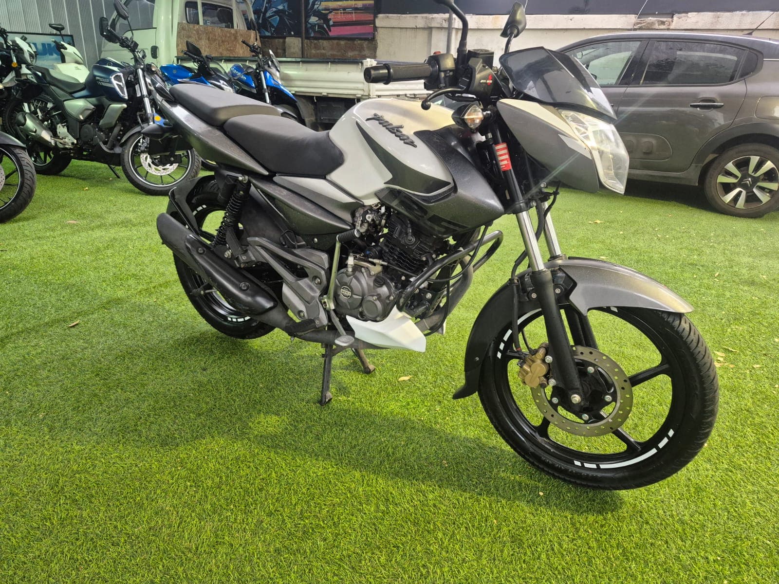 Bajaj Pulsar ns125 año 2025